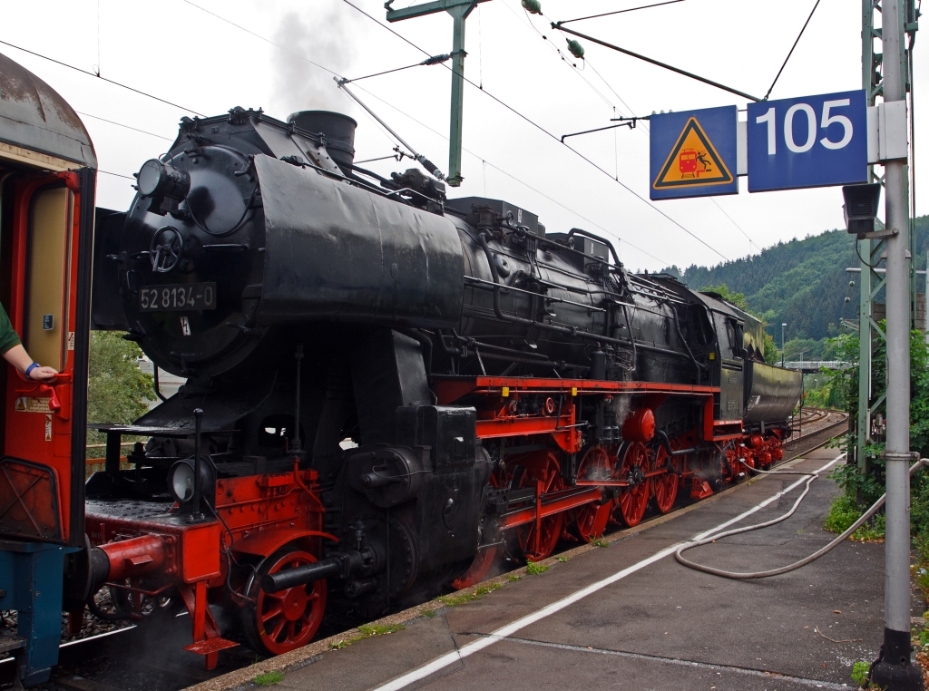 Am 21.08.2011 geht es um kurz nach 8 Uhr in Betzdorf los mit der 52 8134-0  auf die Vier-Fl��e-Fahrt (Sieg, Dill, Lahn und Rhein), wir fahren mit. Doch zuvor muss die Lok noch Wasser fassen.