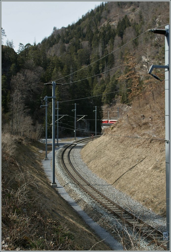 D E R   Z U G  K O M M T . . . 

...demn�chst auf rail pictures.
Ruinaulta, den 16. M�rz 2013