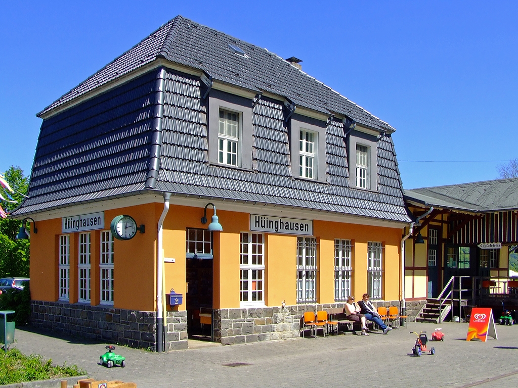Der Bahnhof H�inghausen der MME  M�rkische Museums-Eisenbahn e.V.  (Sauerl�nder Kleinbahn)  am 23.05.2010.