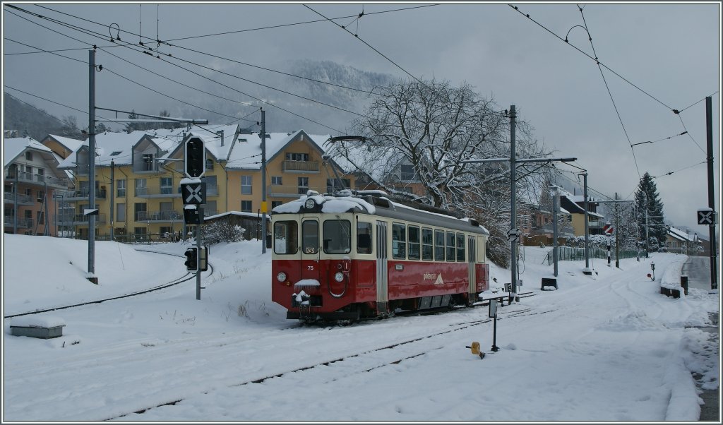Der CEV Beh 2/4 N� 75 bei nicht Bestem, aber etwas k�hlerem Wetter in Blonay am 2. Feb. 2013  