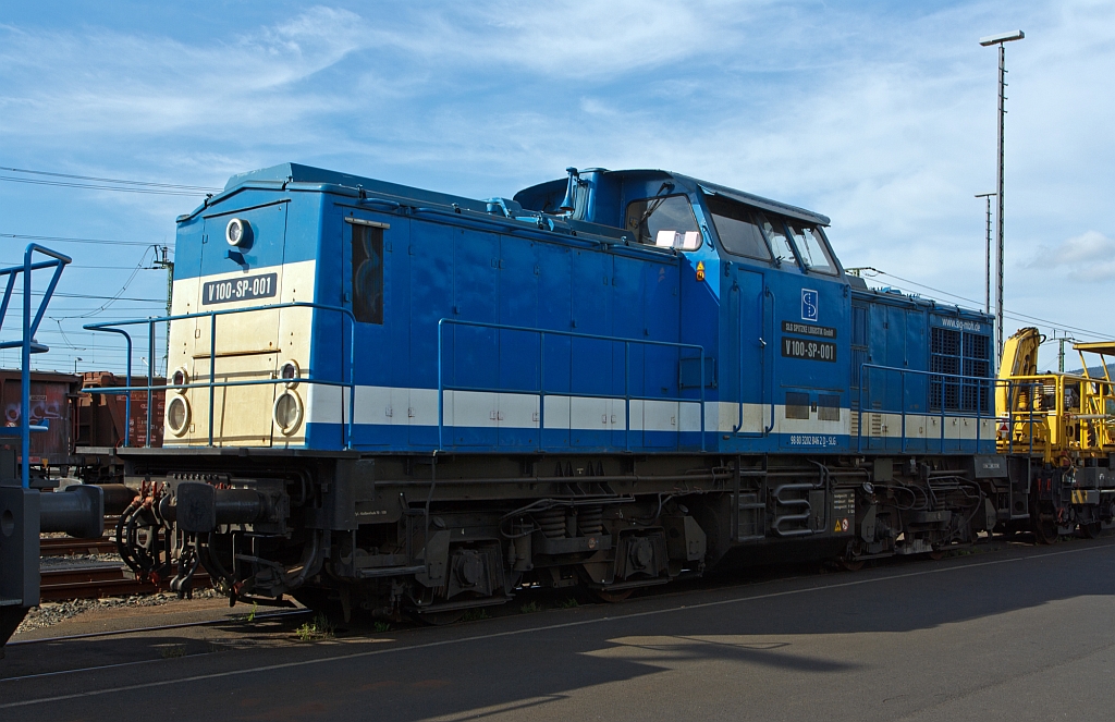 Die V 100-SP-001 (ex DR 110 846-3, ex DB 202 846-2)  der SLG - Spitzke Logistik GmbH abgestellt am 02.09.2012 beim ICE-Bahnhof Montabaur. Die V 100.1 wurde 1976 von LEW (VEB Lokomotivbau Elektrotechnische Werke „Hans Beimler“ Hennigsdorf) unter der Fabriknummer 15231 gebaut und an die DR als 110 846-3 ausgeliefert. Der Umbau in 112 846-1 erfolgte 1988, eine Umzeichnung in 202 846-2 erfolgte 1992 und 1994 ging sie dann mit in die DB �ber. Die z-Stellung und Ausmusterung erfolgten 1997/1998 und wurde an die SGL verkauft wo sie seither als V 100-SP-001 ihren Dienst tut, sie hat (seit 2007) die NVR-Nummer  98 80 3202 846-2 D-SLG.