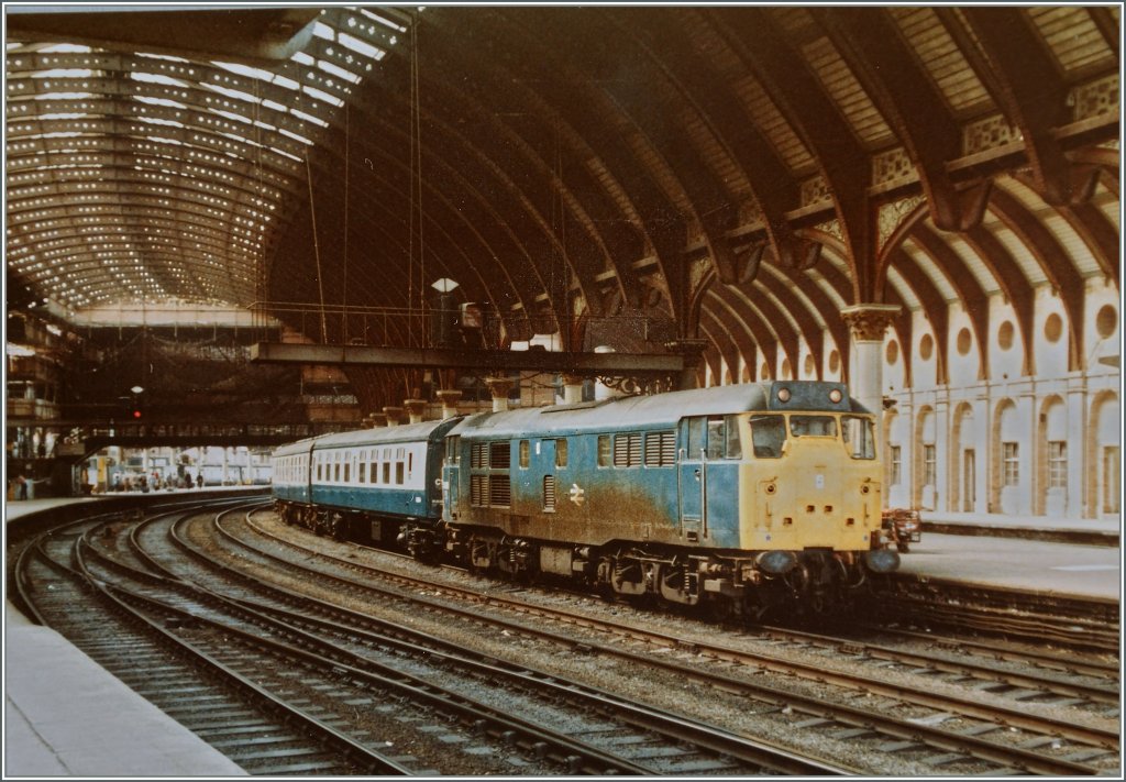 Im Archiv gefunden: eine Britsh Rail Class 47 mit ihrem Zug in York.
20. Juni 1984