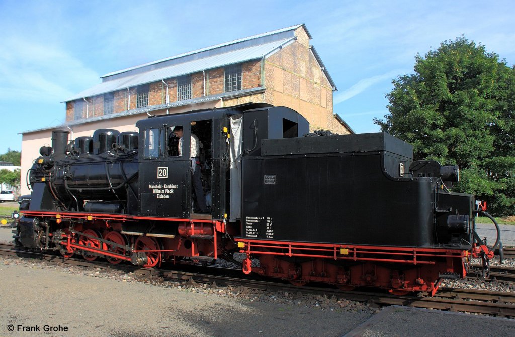 Mansfelder Bergwerksbahn Lok Nr. 20, 750 mm Spurweite, steht f�r eine Sonderfahrt zur Einweisung eines Ehrenlokf�hrers bereit, fotografiert im Bhf. Benndorf am 04.08.2012 --> Die Lok Bauart Dh2 3T5 wurde 1951 vom Lokomotivbau  Karl-Marx  in Potsdam-Babelsberg f�r das Mansfeld - Kombinat  Wilhelm Pieck  Eisleben gebaut.