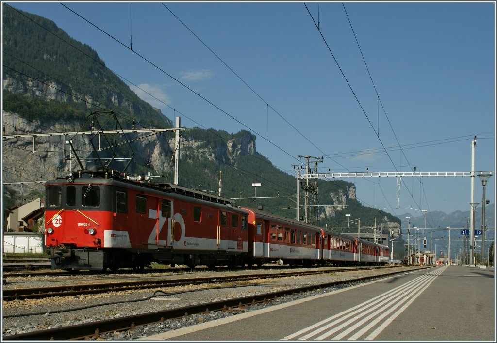 Wenn  Spatz  und  Fink  fl�gellahm werden, steht in Meiringen ein De 110 mit einem Pendelzug bereit.
20. Aug. 2012