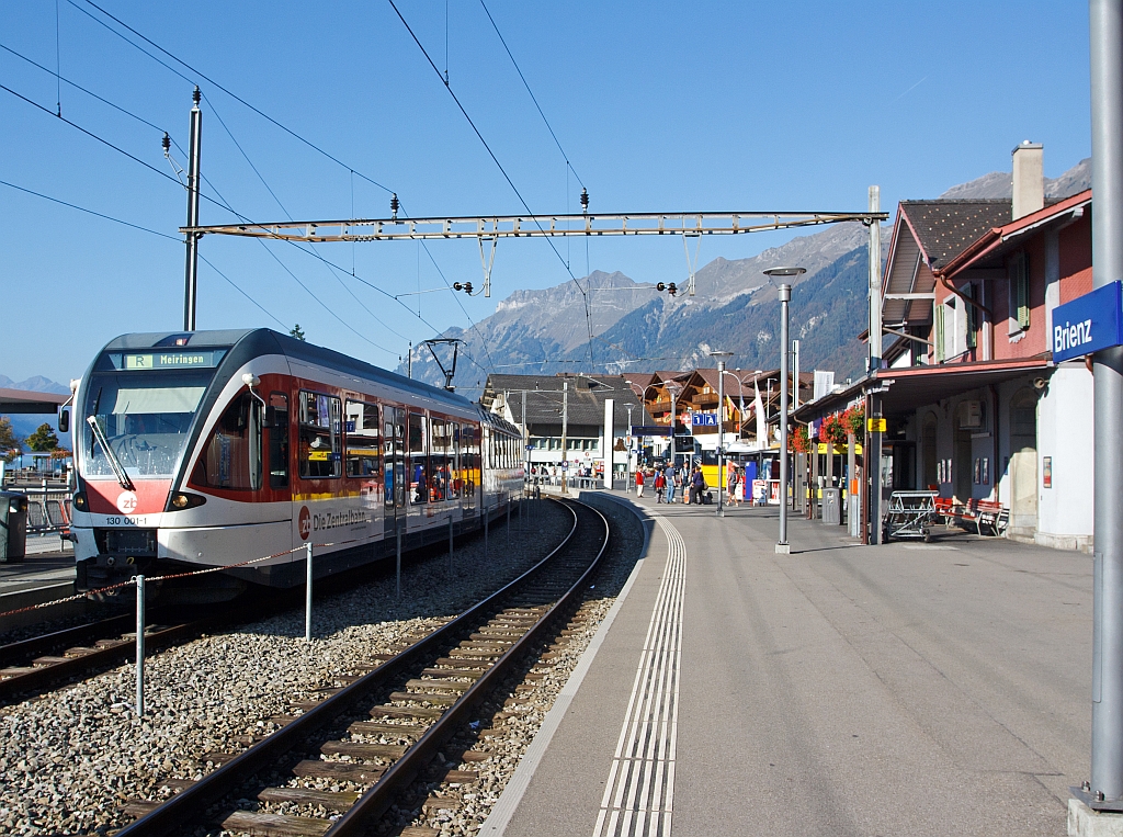 Zb 130 001 (Sadler SPATZ) als RB Interlaken - Meiringen und h�lt am 02.10,2011 in den Bahnhof Brienz. 