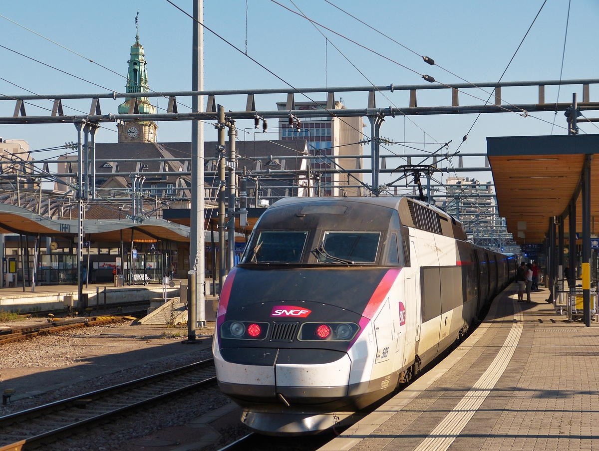 . Die  Rame  505 (SNCF TGV R�seau 28009 bicourant) ist soeben in den Bahnhof von Luxembourg eingefahren. 30.08.2015 (Hans)