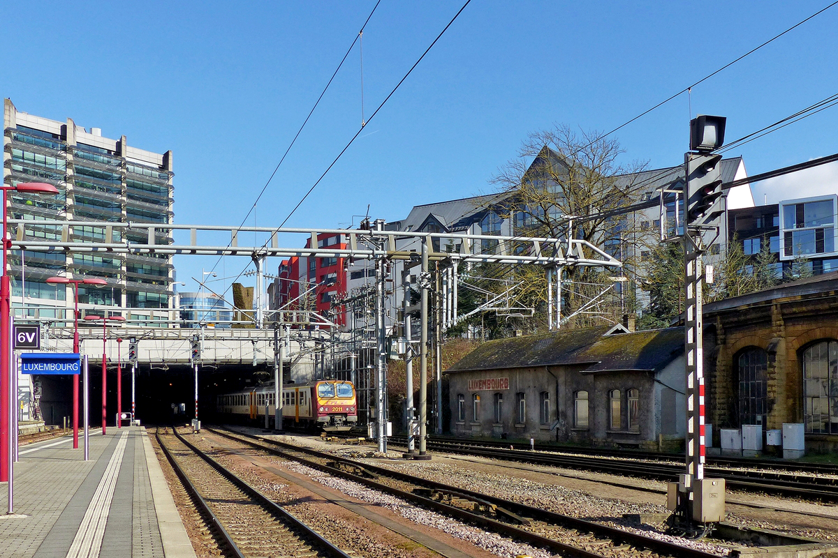 . F�r Stefan - So sieht die n�rdliche Einfahrt des Bahnhofs von Luxembourg heute aus. Zum Gl�ck haben einige �ltere Geb�ude �berlebt und bieten einen interessanten Kontrast zur moderner Architktur. 26.02.2016 (Jeanny)