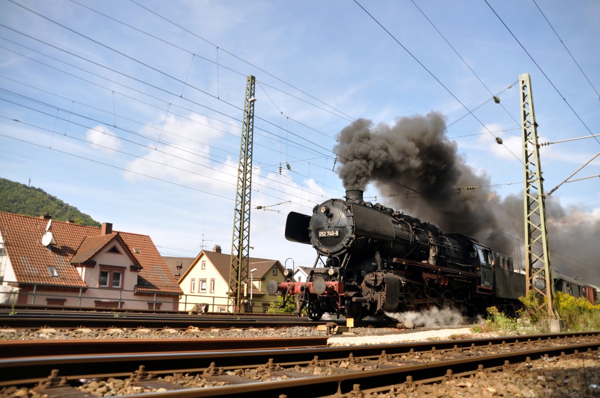 052 740-8 fährt aus Geislingen an der Steige aus, am 11.09.2010.