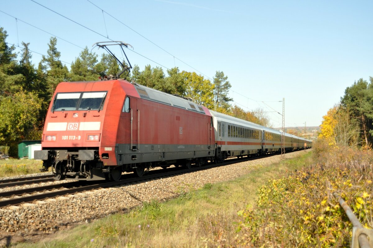 101 113-9 mit IC bei Hinterdenkental am 18.10.2012.