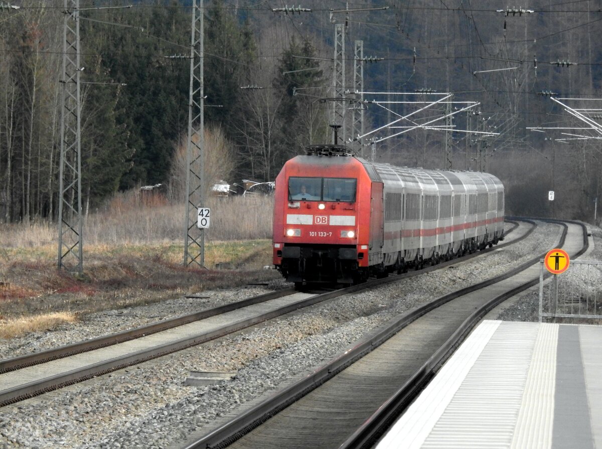 101 133-7 mit IC in Jettingen am 22.02.2012.