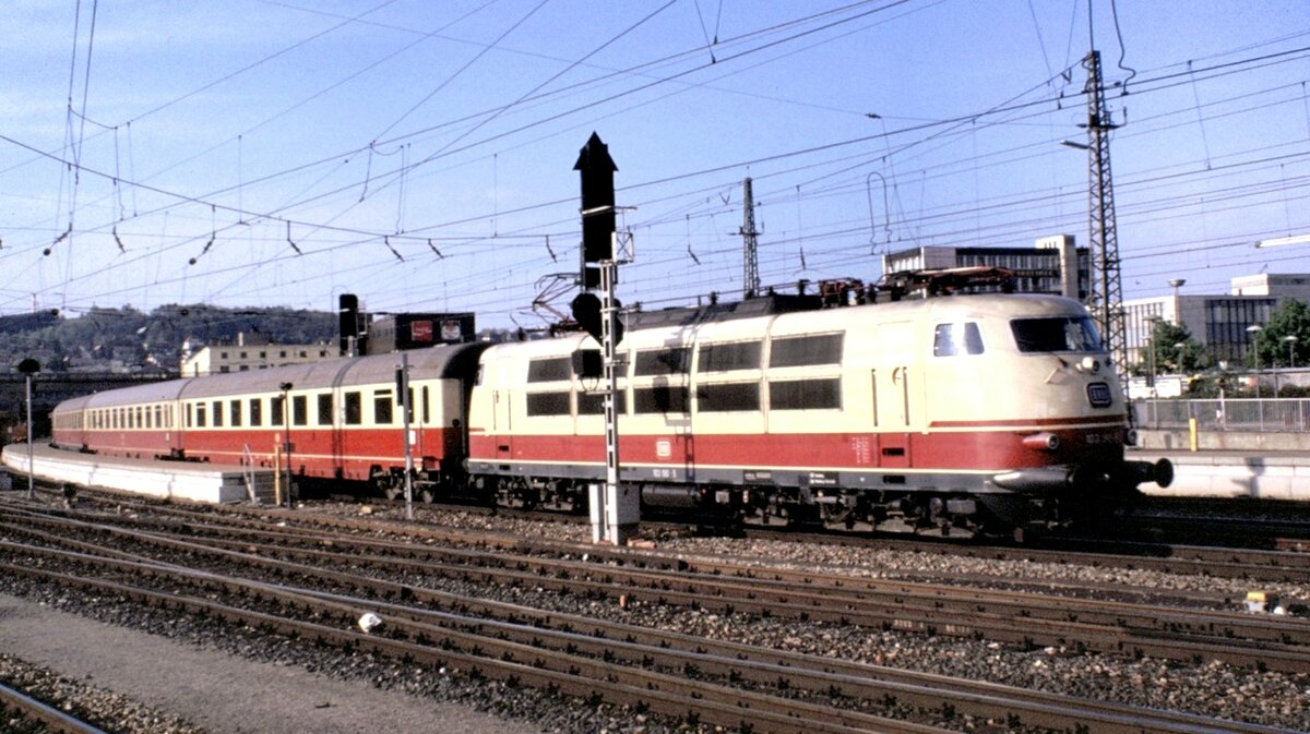 103 190-5 mit IC in Ulm am 26.04.1981.