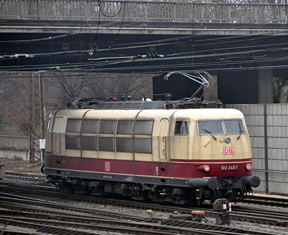 103 245-7 in Ulm am 27.01.2012.