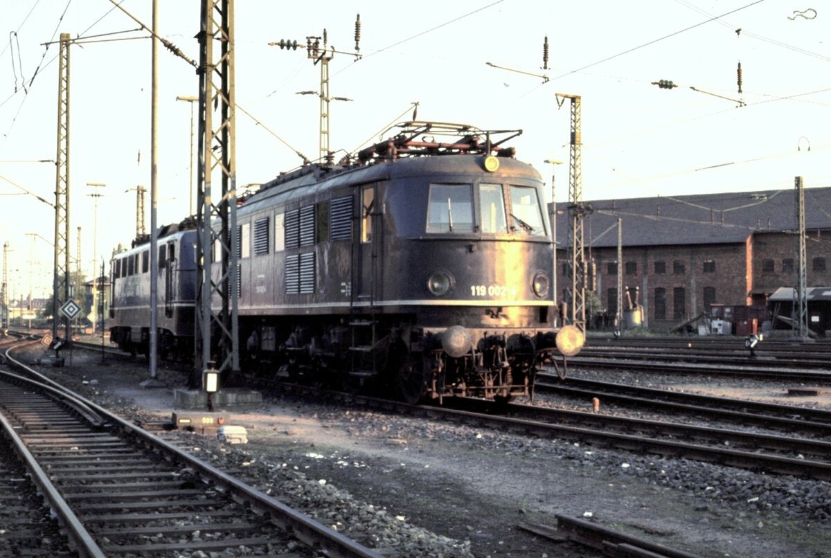 119 002-4 in Nürnberg im Mai 1979.
