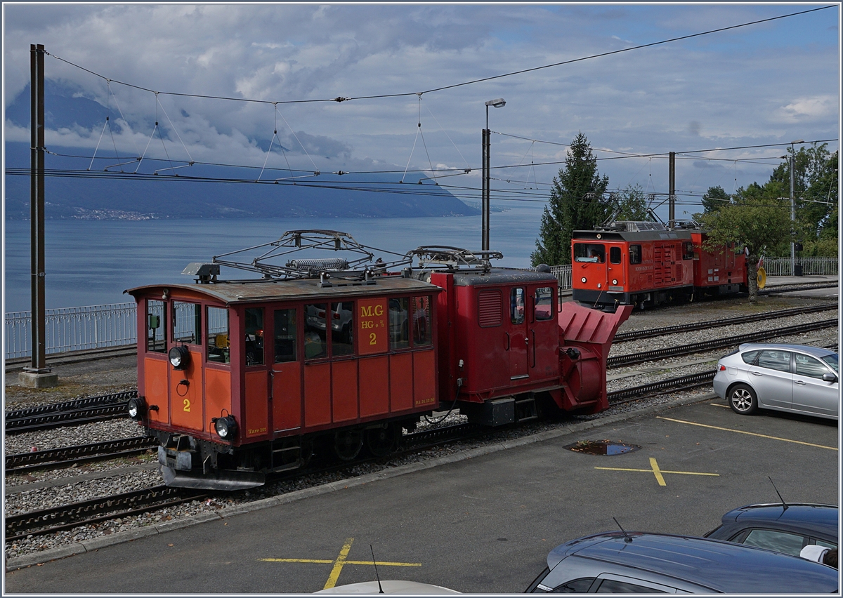 125 Jahre Rochers de Naye Bahn 1897 - 2017: die Feierlichkeiten zum Jubiläum 125 Jahre Rochers de Naye Bahn fanden Mitte September statt.
Auf diesem Bild aus Glion ist im Vordergrund die nicht mehr bertiebsbereite HGe 2/2 N° 2 mit dem Xrot N° 3 im Hindergrund die Hem 2/2 11 mit dem Xrot 4 zu sehen.
16. Sept. 2017
