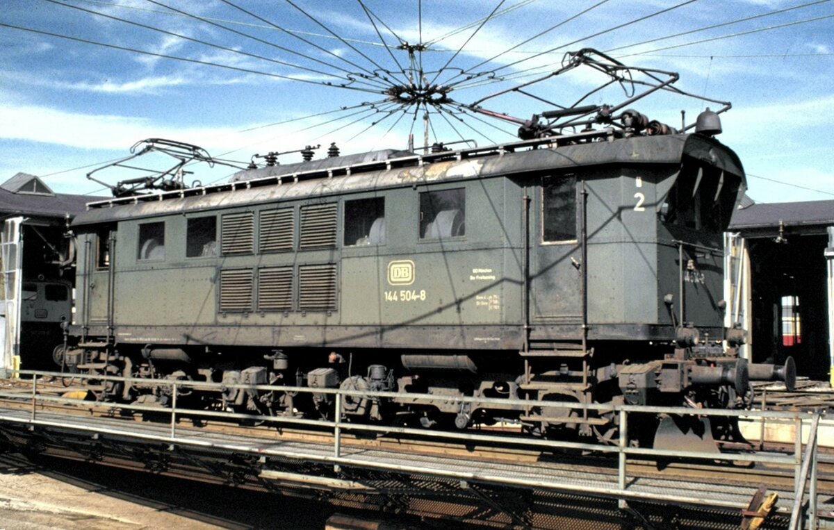 144 504-8 in Freilassing am 22.03.1981.