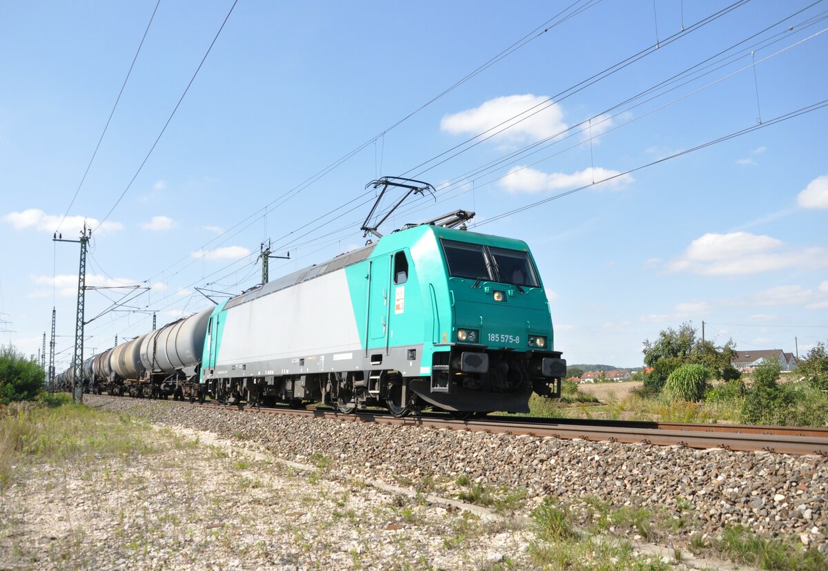 185 575-8 mit Kesselwagen-Ganzzug in Neu-Ulm am 15.09.2011.