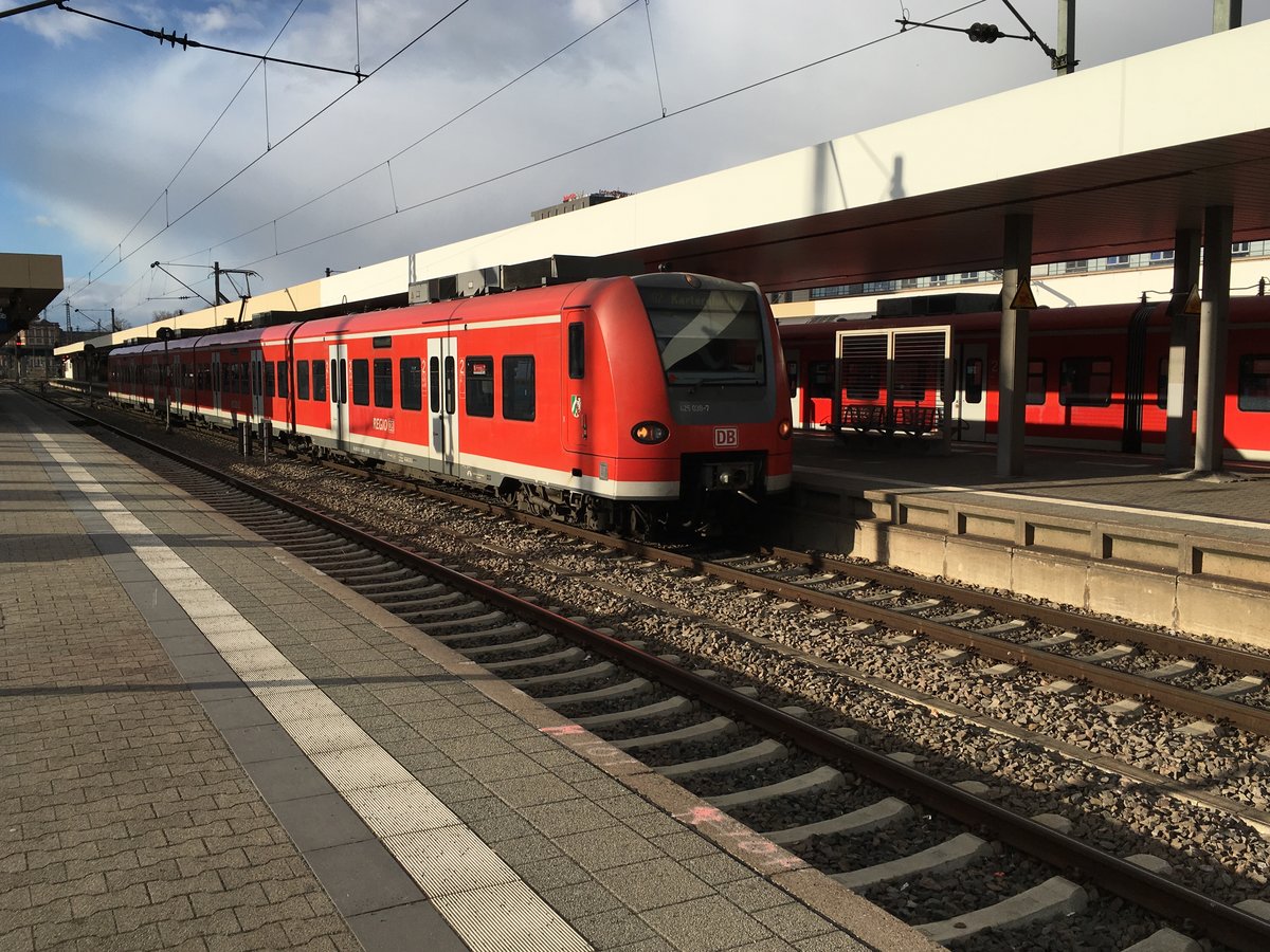 425 038 von der S - Bahn Rhein Neckar am 24.02.17 in Mannheim Hbf.
