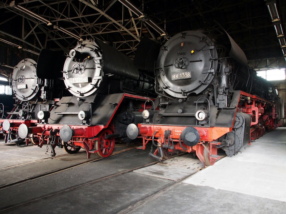 43 001 und 41 1225-6 und 44 1338 im S�chsischen Eisenbahnmuseum in Chemnitz am 19.04.2017.