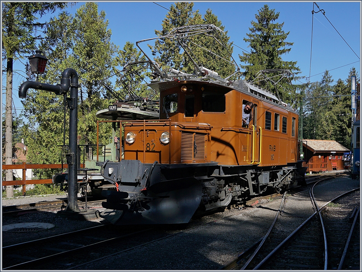 50 Jahre Blonay Chamby - MEGA BERNINA FESTIVAL: Das formschöne Bernina Bahn Krokodil Ge 4/4 182 in Chaulin.

9. Sept. 2018
