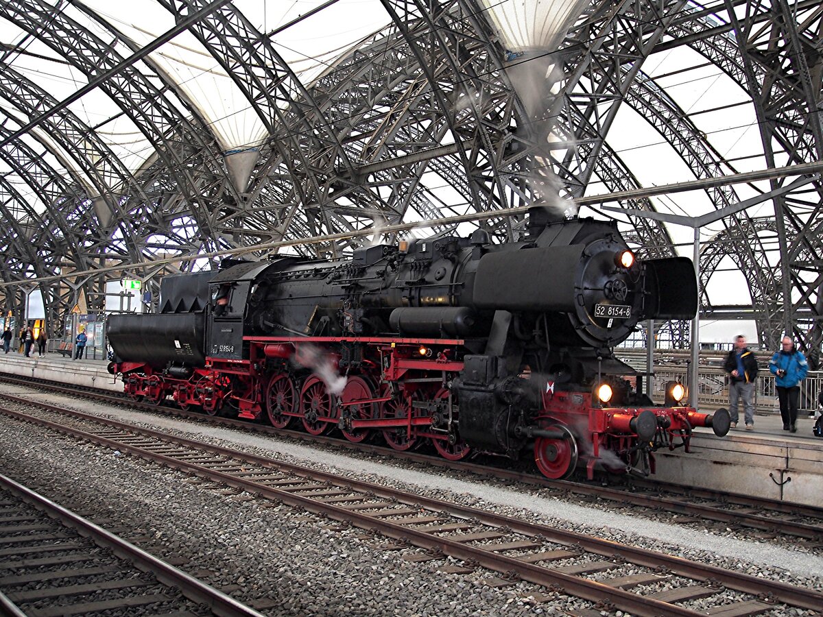 52 8154-8 im Hbf Dresden am 17.04.2016.