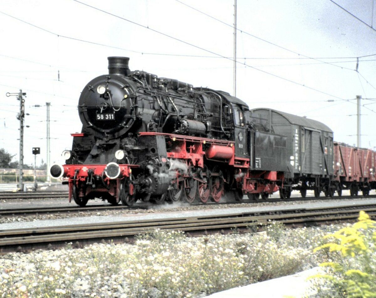 58 311 mit einem Kohlenzug bei der Jubiläumsparade 150 Jahre Deutsche Eisenbahn in Nürnberg am 14.09.1985.