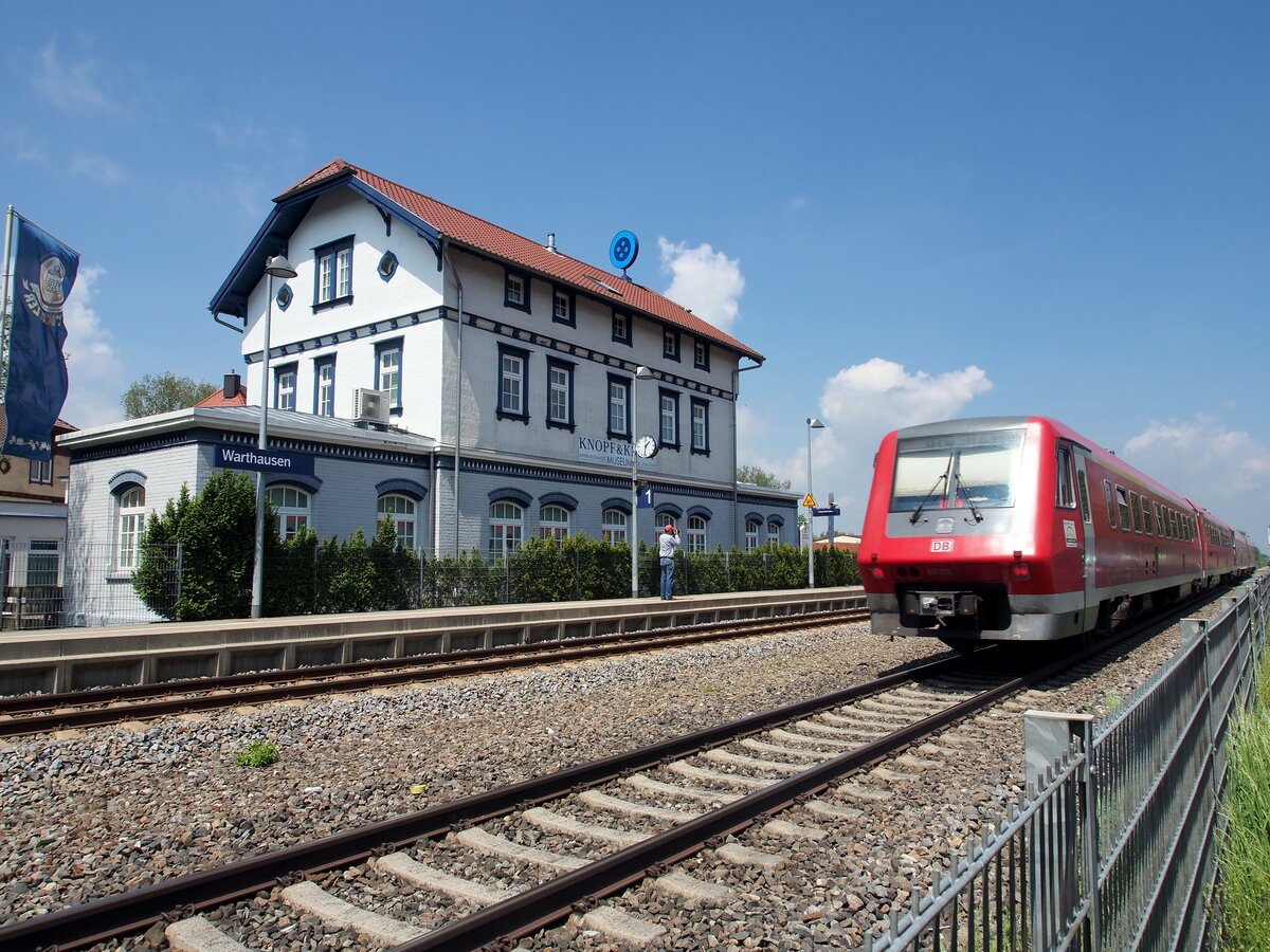 611 512 auf der Südbahn in Warthausen am 16.05.2015.