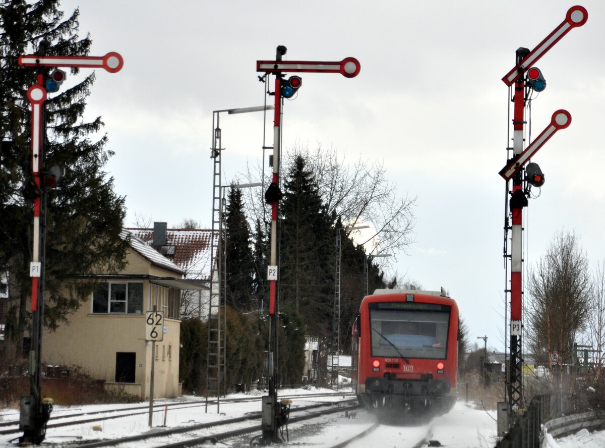 650 322 bei der Ausfahrt aus Illertissen in Richtung Süden am 20.01.2014.