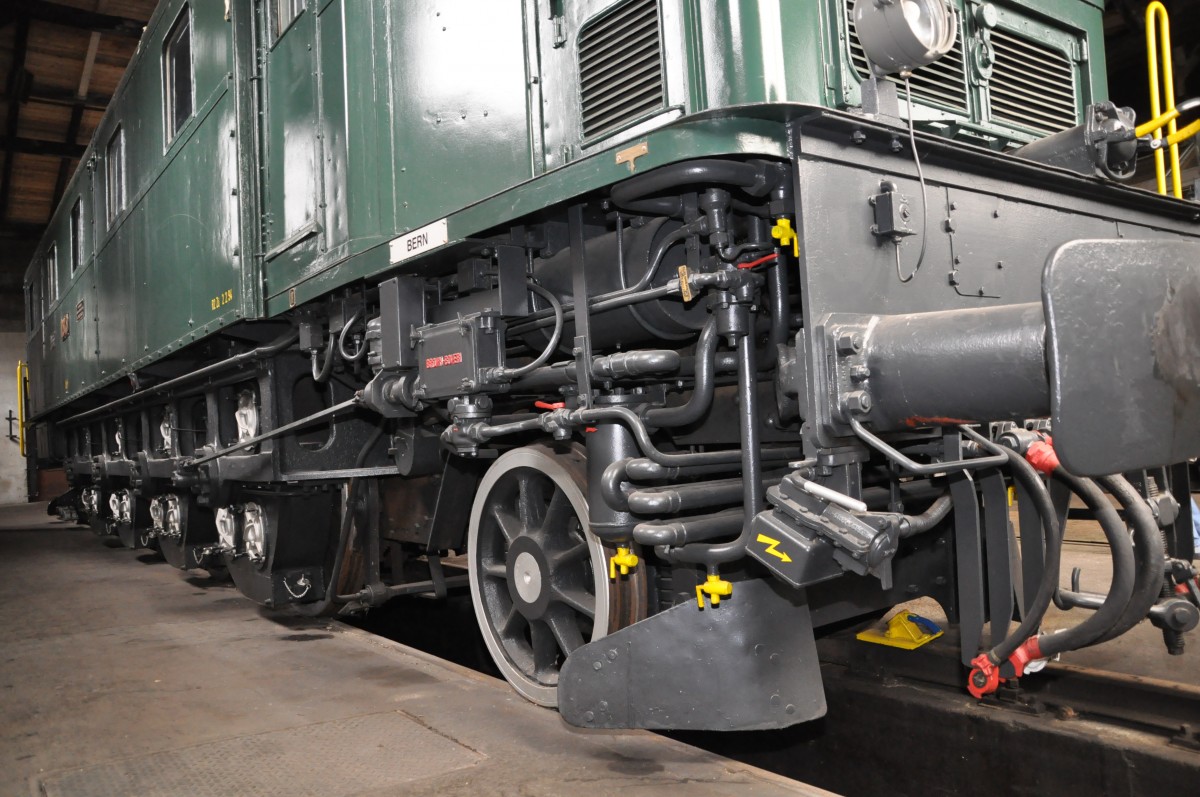 Ae 4/7 Nr. 10949 als Botschafterlok der Schweiz im Bahnpark Augsburg am 25.10.2009. Zu sehen ist der Buchli-Antrieb der Maschine.