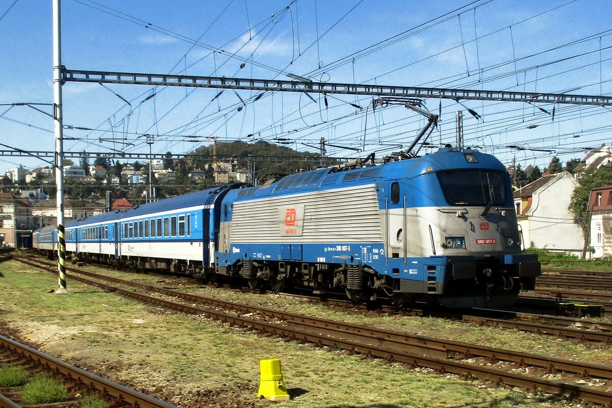 Am 12 September 2018 verlässt 380 007 Bratislava hl.st. mit EuroCity METROPOLITAN nach Budapest Nyugati.