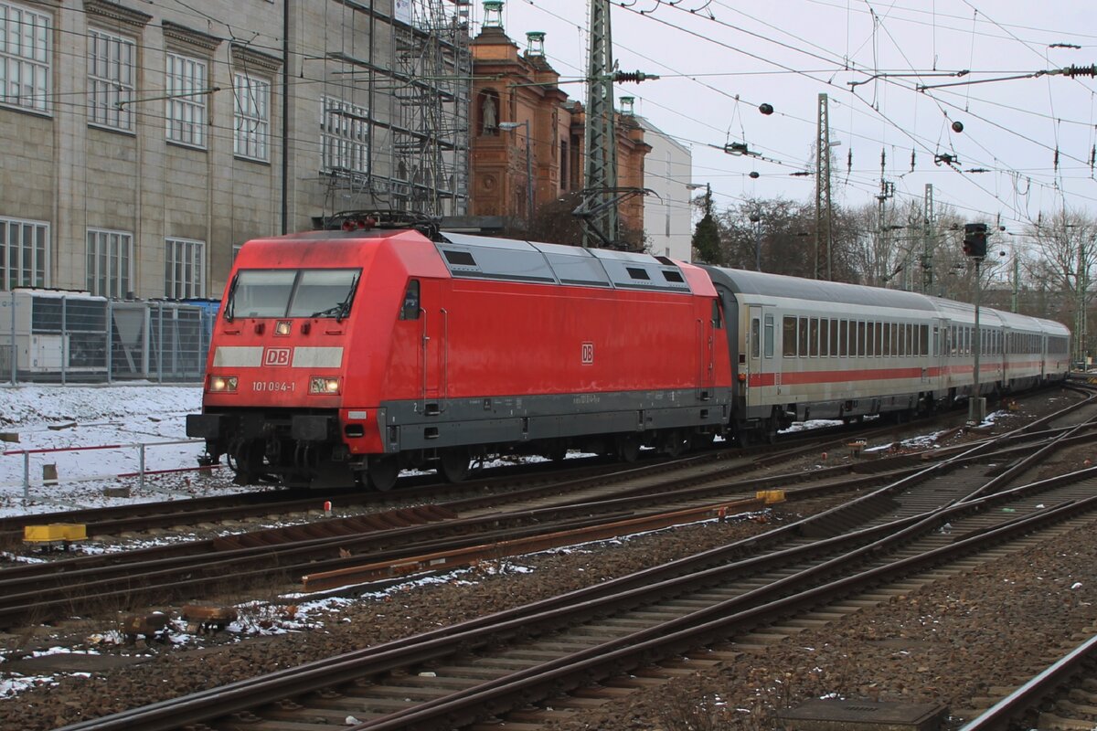 Am 15 Februar 2026 treft 101 094 mit ein IC aus Hamburg-Altona in Hamburg Hbf ein.