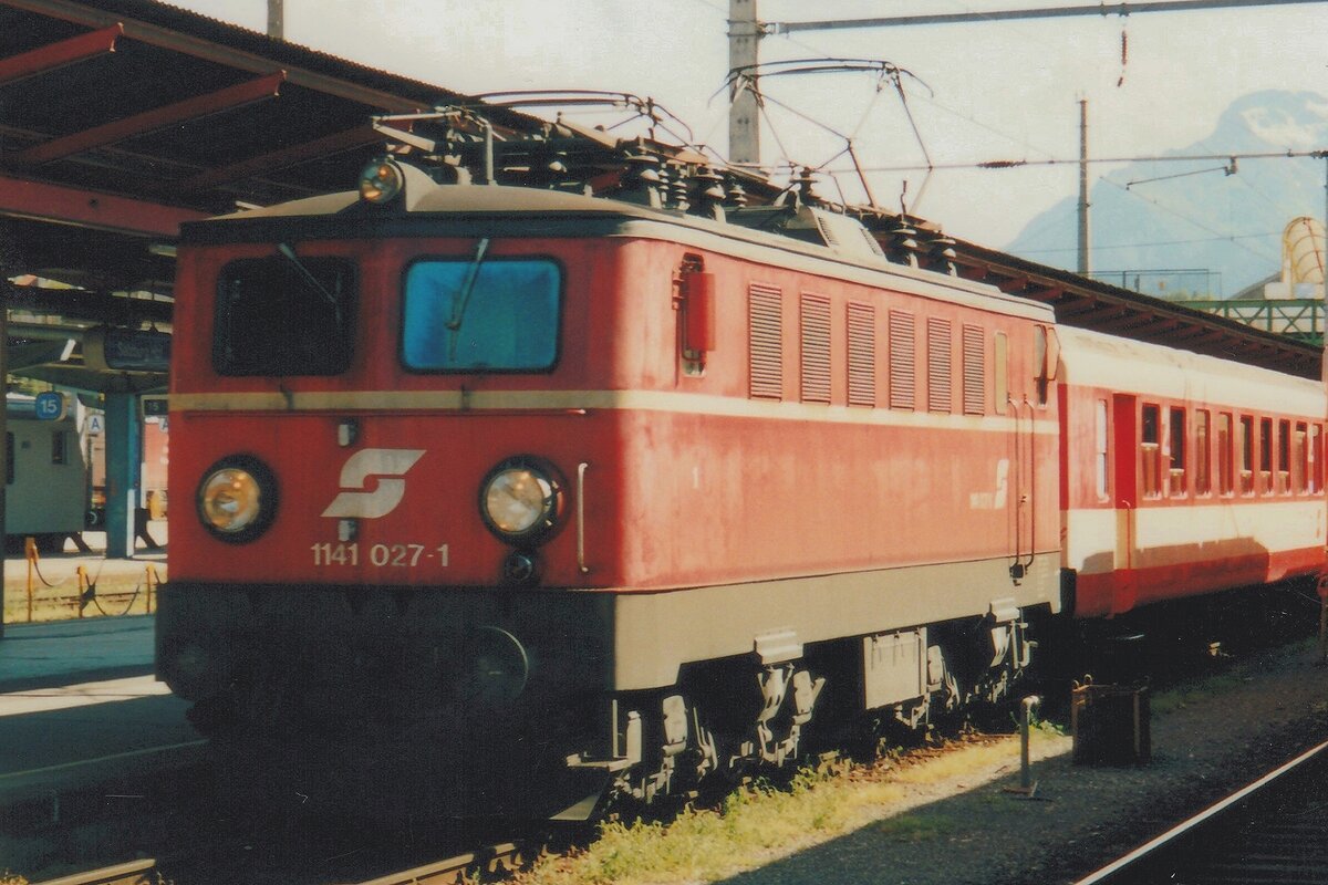 Am 27 Mai 2022 steht 1142 027 in Salzburg Hbf.