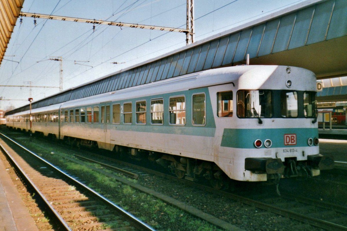 Am 5 November 1999 steht 634 013 in M�nster (Westfalen) Hbf.