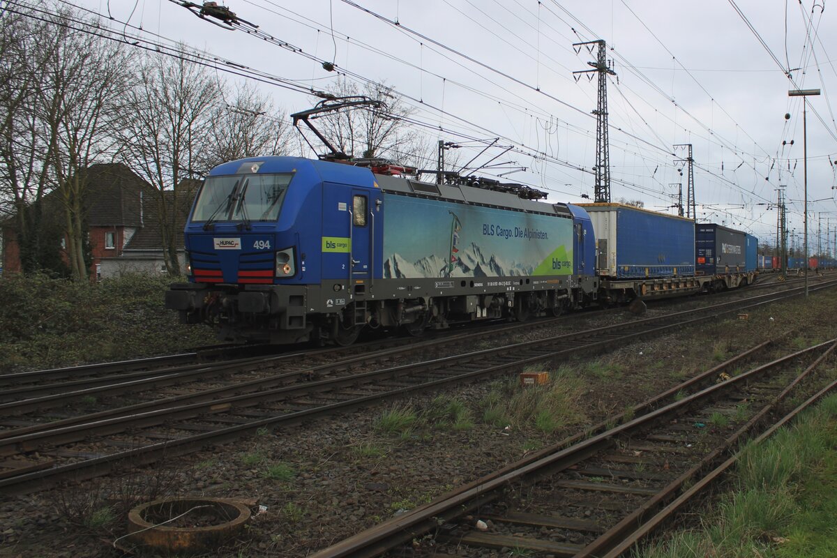 Am tr�ben Morgen von 14 M�rz 2024 verlasst BLS Cargo 193 494 samt KLV Emmerich auf den Weg in die Niederlande.