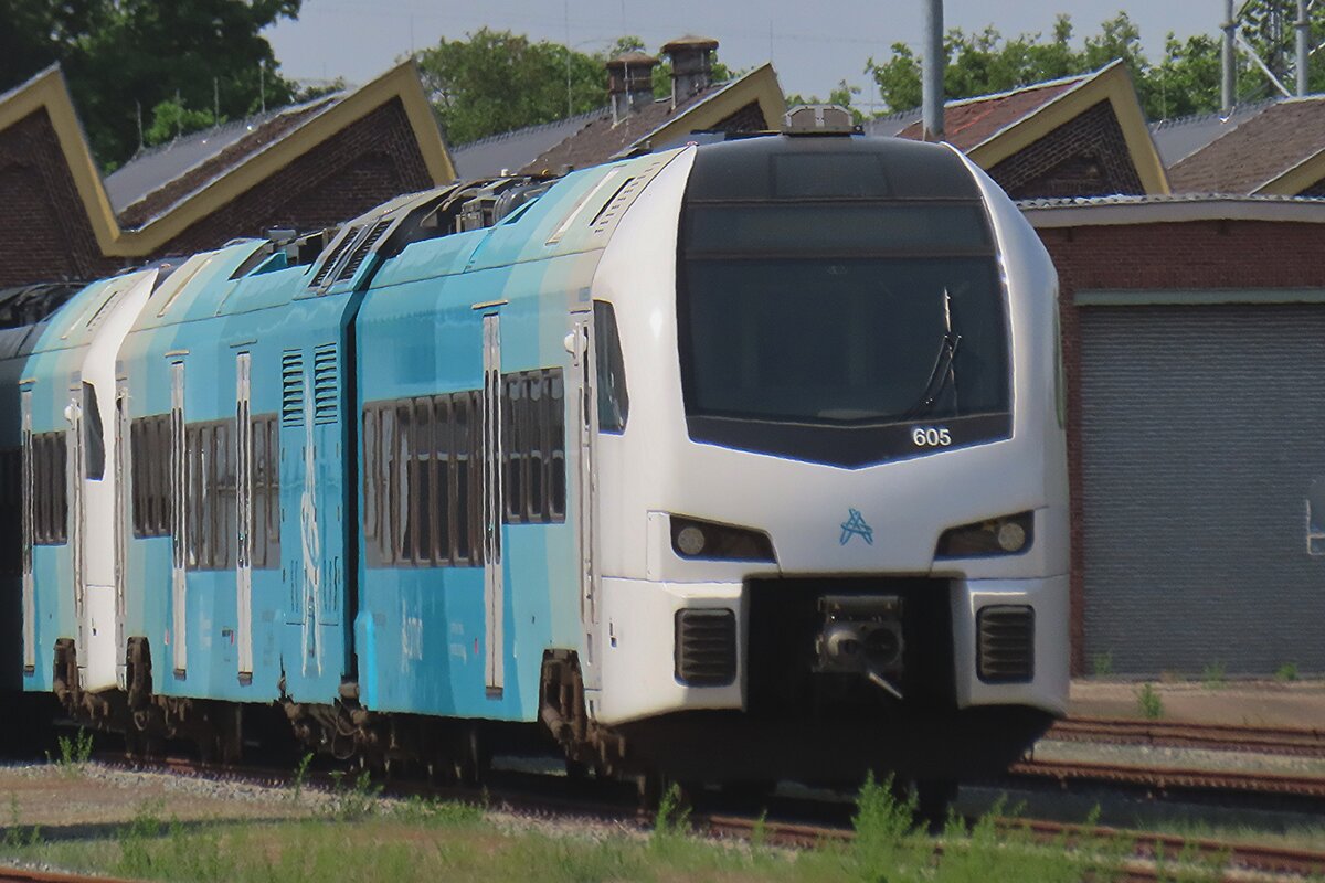 Arriva WINK 605 steht am 2 Mai 2025 in BLerick-Cabooter abgestellt für Fristen.