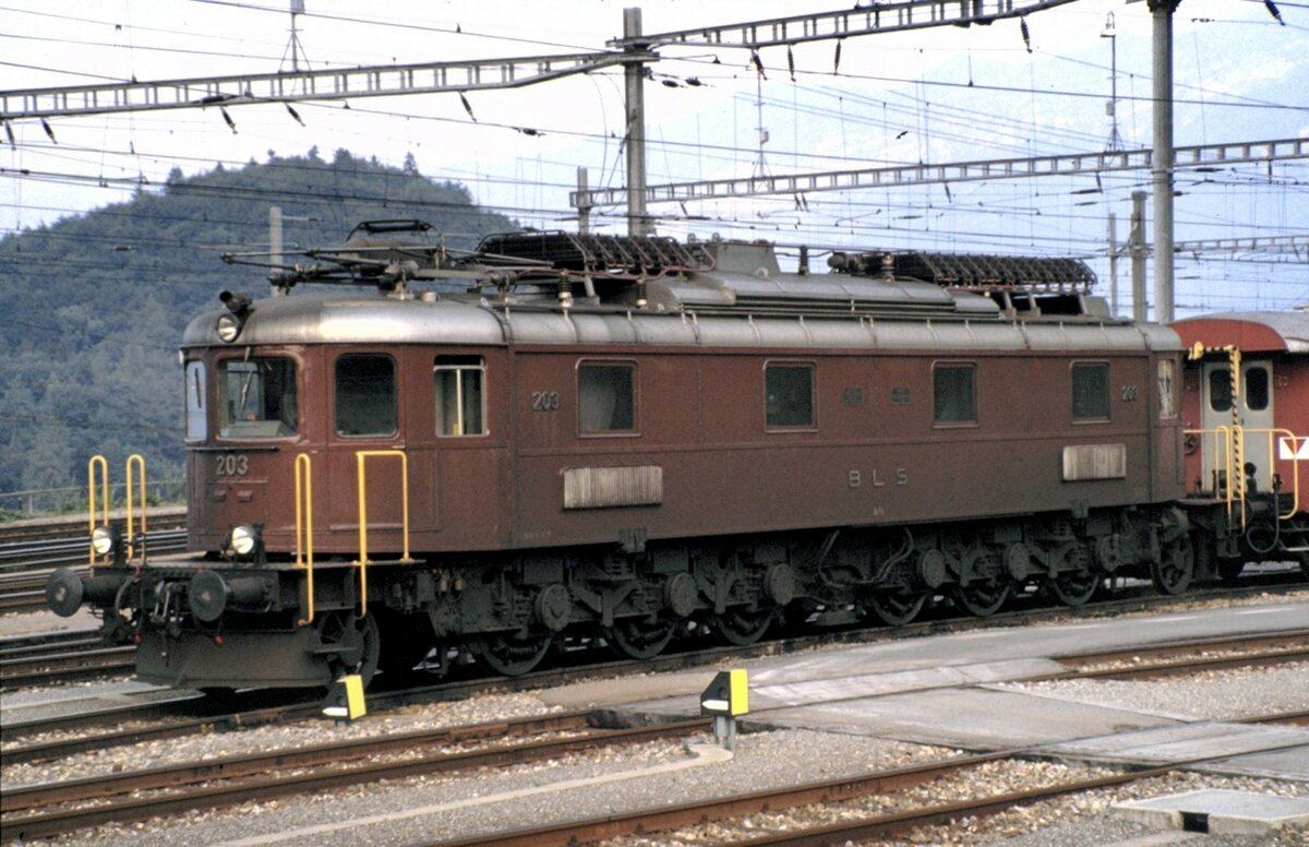 BLS Ae 6/8 Nr. 203 in Spiez am 27.07.1980.