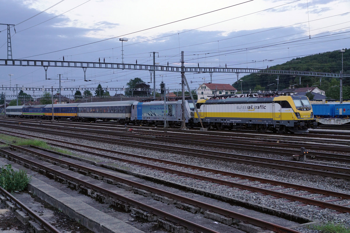 BLS/SWISS RAIL TRAFFIC: Der Messzug mit 487 001 und 187 005-4 wartet am 18. Juli 2017 in Solothurn HB auf den nächsten Einsatz.
Foto: Walter Ruetsch