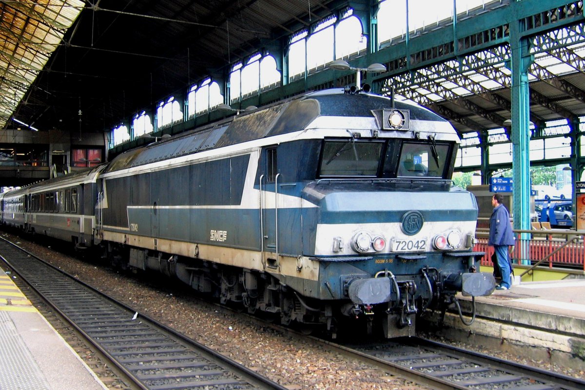 CC 72042 steht am 30 Mai 2008 in Lyon-Perrache.
