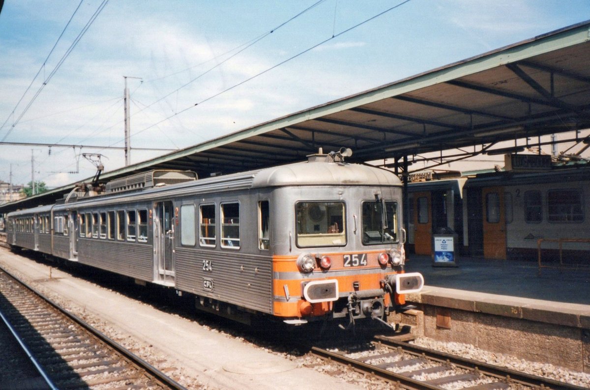 CFL Moulinex 254 steht abfahrtbereit in LUxembourg am 24 Juli 1998.