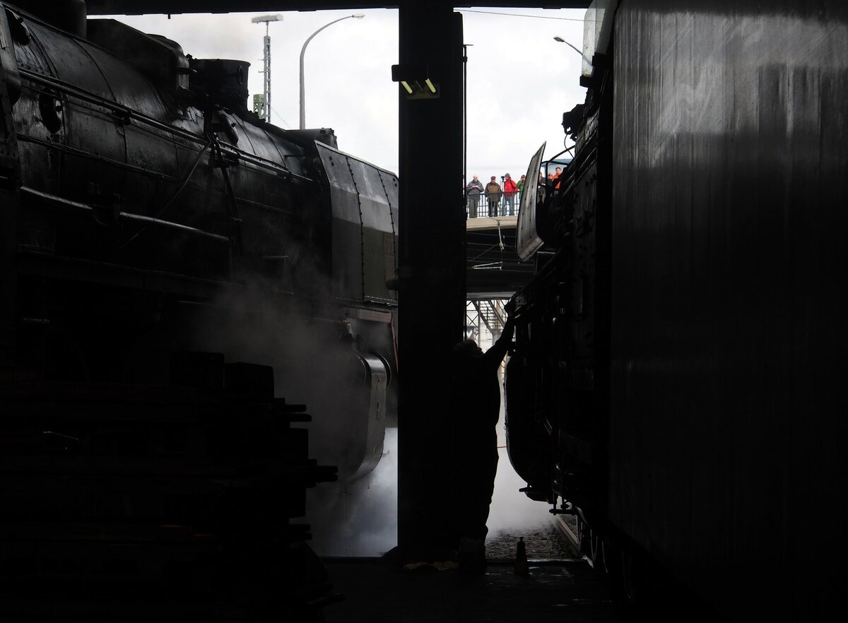 Dampflokatmosphäre beim 7. Dampfloktreffen in Dresden Altstadt zwischen 01ern am 17.04.2015.