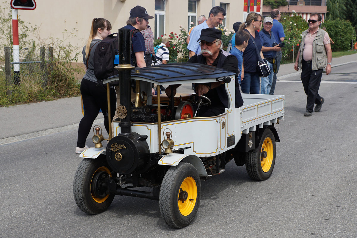 Dampftage 2018 von Lyss
Während den Dampftagen wurde auch auf der Strasse  DAMPF ABGELASSEN  zur Freude der vielen Festbesucher.
Foto: Walter Ruetsch  