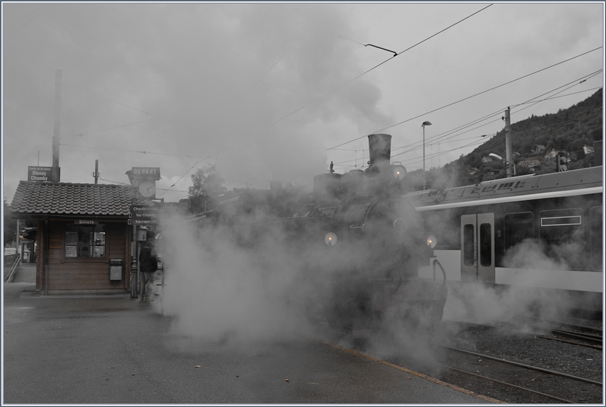Dank dem kühlen Wetter dampf die Blonay-Chamby Bahn G 2x 2/2 105 in Blonay besonders reizvoll. 

26. Sept. 2020