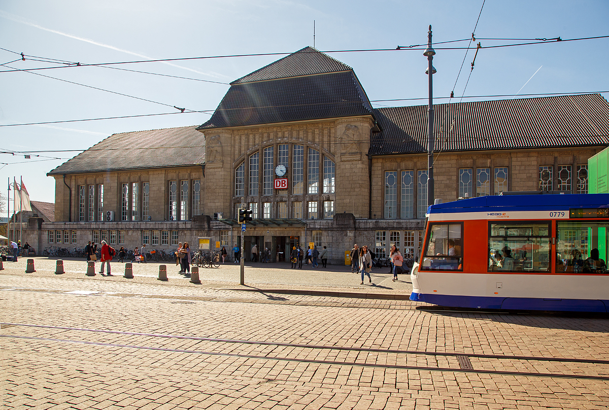 
Das Empfangsgebäude vom Hauptbahnhof Darmstadt am 07.04.2018. 