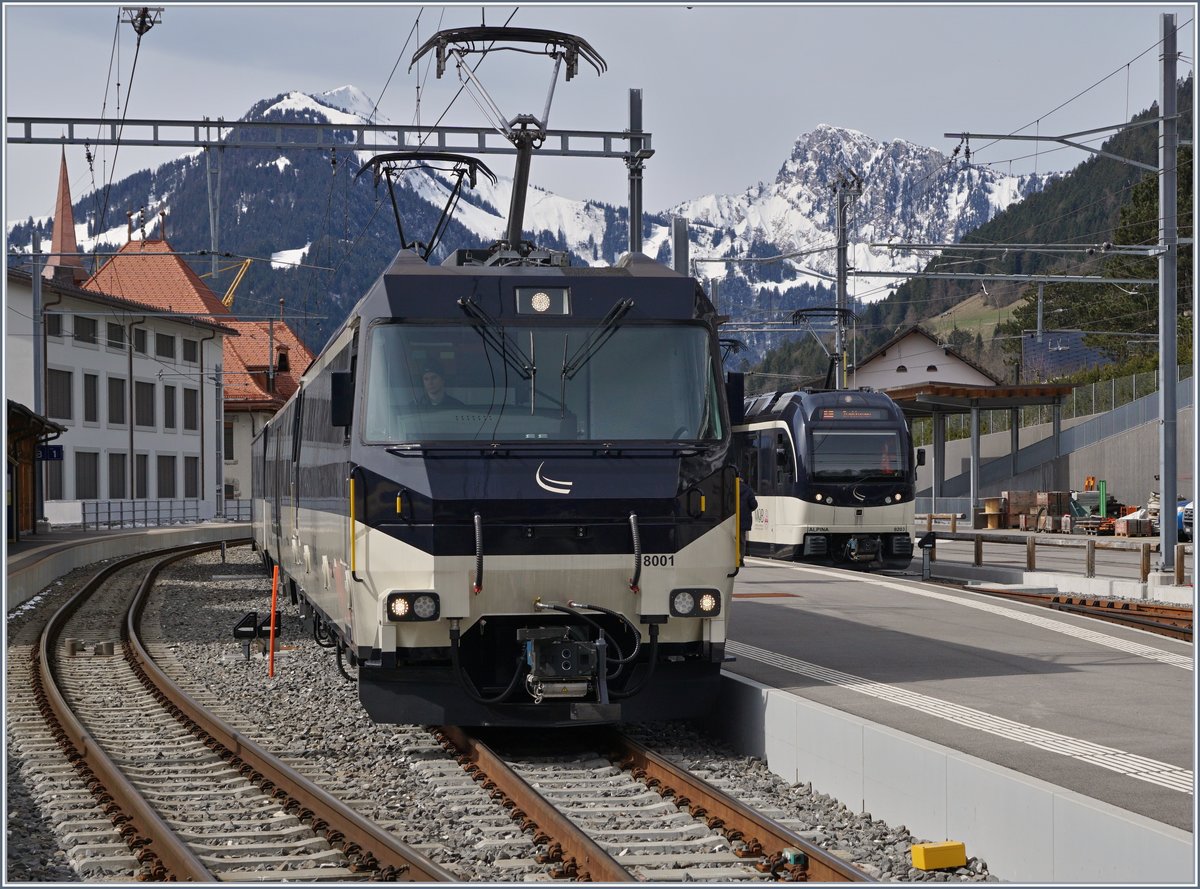 Das neue  Gesicht  der MOB: Ge 4/4 und Alpina.
Chateau d'Oex. den 2. April 2018