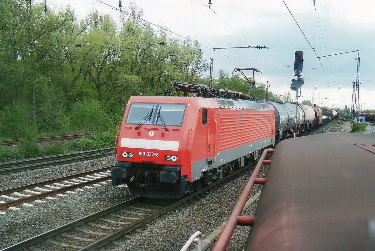 DB 189 032 mit DB-Warnbalk durchfahrt am 13 April 2008 in Hamm Rbf. 