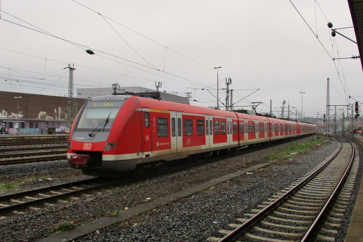 DB 422 058 verl�sst am grauen Morgen von 30 Januar 2018 D�sseldorf Hbf. 