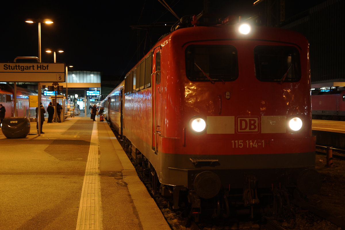 DB: Impressionen des Bahnhofs Stuttgart Hbf vom 3. Dezember 2016.
Foto: Walter Ruetsch