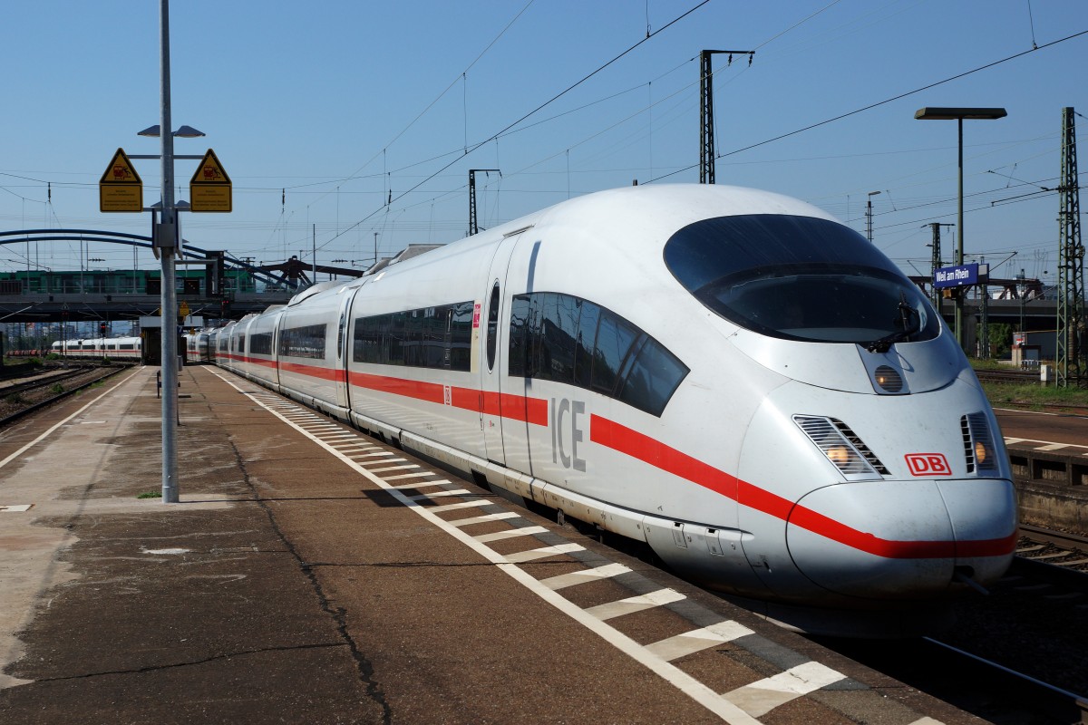 DB/Weilam Rhein: ICE BR 403 ab Basel SBB anl�sslich der Bahnhofsdurchfahrt Weil am Rhein am 7. August 2015.
Foto: Walter Ruetsch