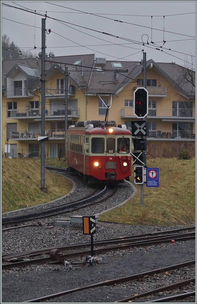 Der BDeh 2/4 N� 74 erreicht Blonay. 
26.02.2014