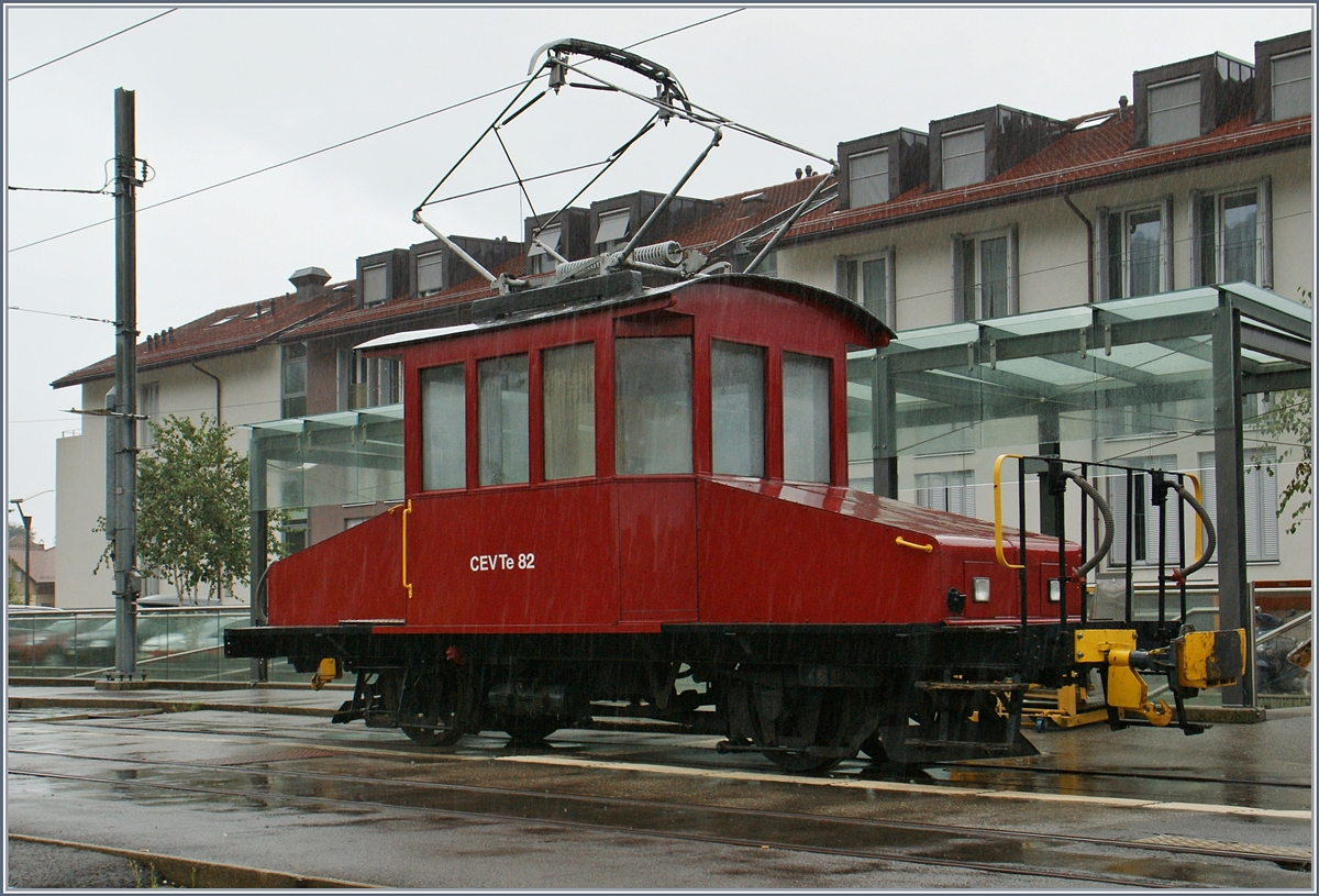 Der CEV Te 82 steht im Regen. (Und im Verlaufe des Tagews bei der Blonay-Chamby Bahn im Einsatz)
Blonay, den 17. Sept. 2016