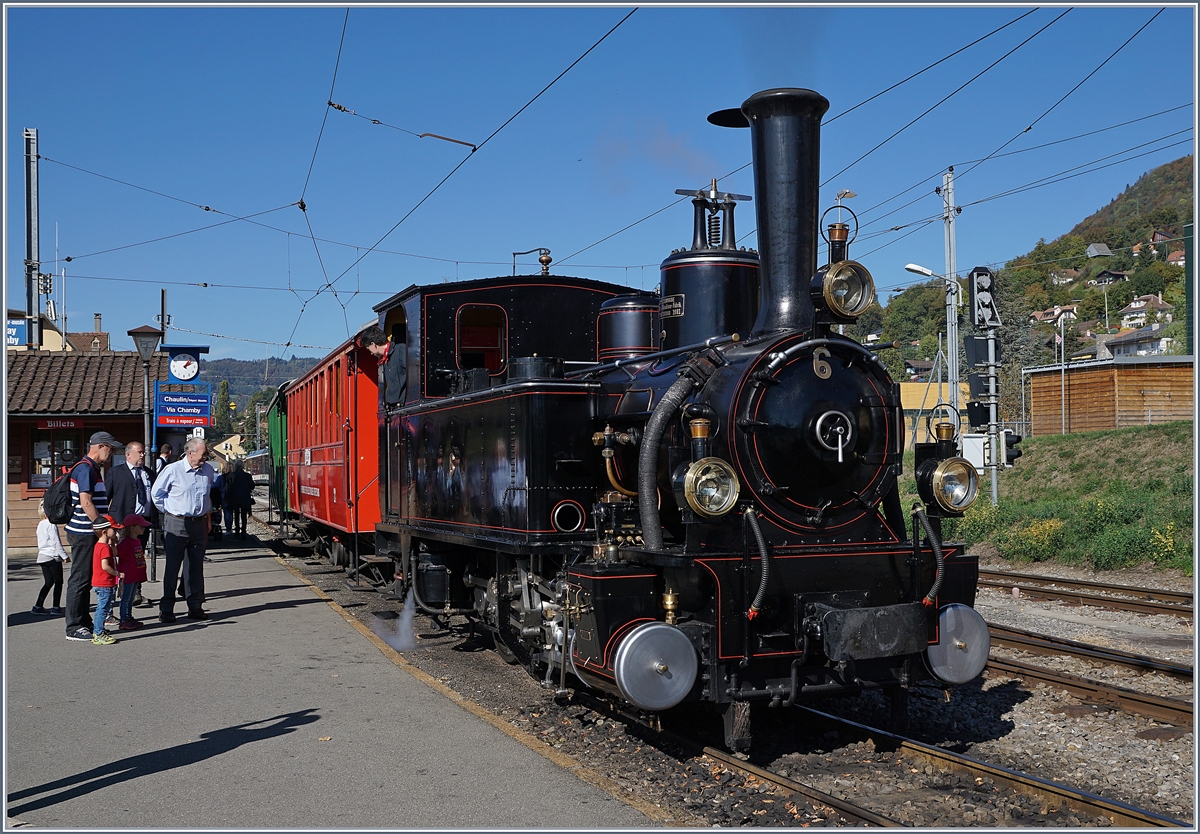 Der Dampfzug der Blonay-Chamby Bahn ist f�r die Abfahrt bereit.
15. Oktober 2018